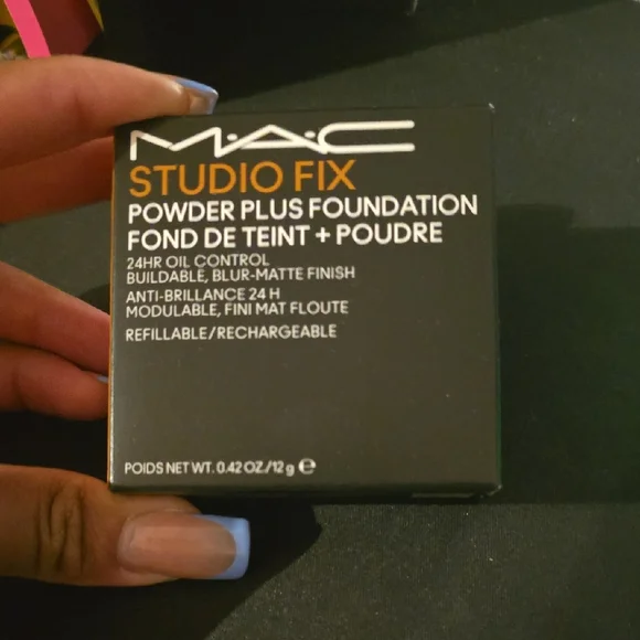 MAC Cosmetics Studio Fix Powder Plus Foundation Compact - Picture 1 of 3